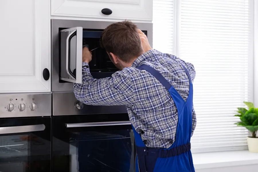 Common Microwave Problems That Require Expert Assistance in Channelview, TX